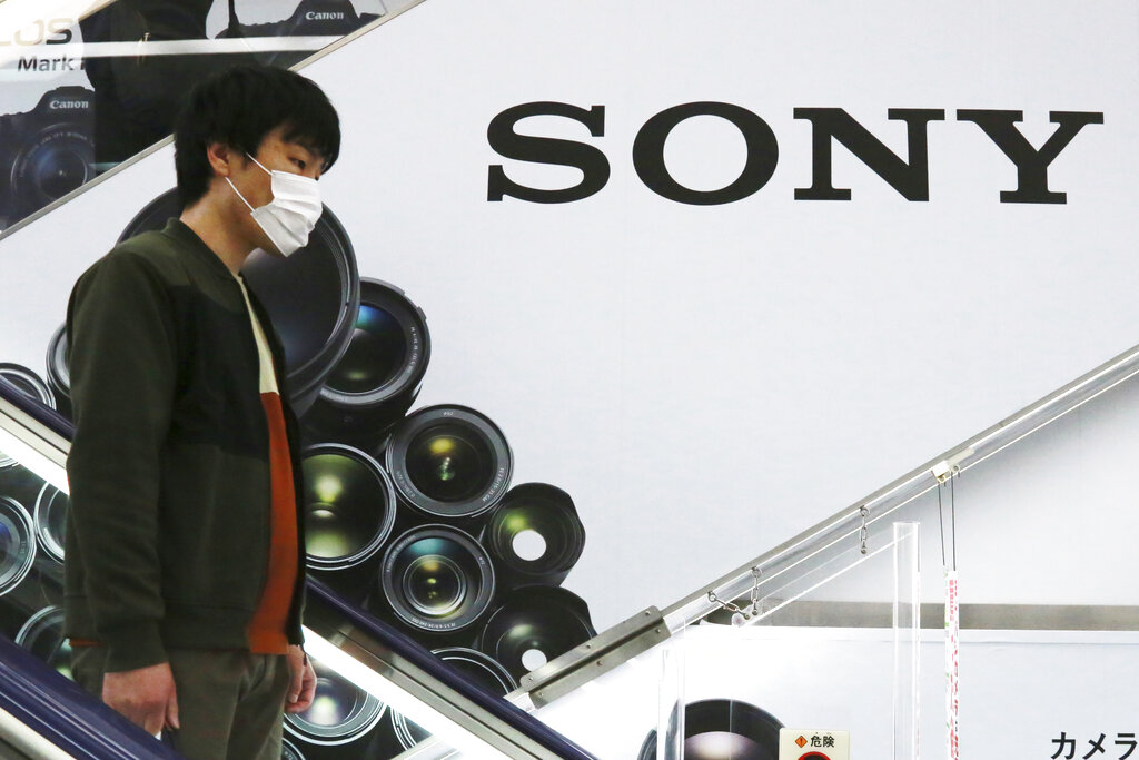 El logo de Sony en un cartel en Tokio el 28 de abril de 2021.  (Foto AP/Koji Sasahara, File)