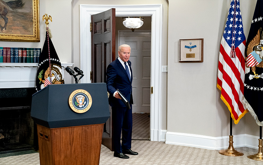Con la retirada afgana, Biden desafía a la élite de la política exterior