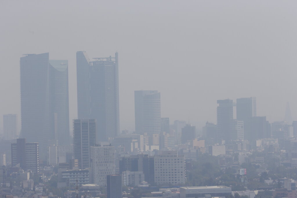 Imagen de un día contaminado en la Ciudad de México. (AP)