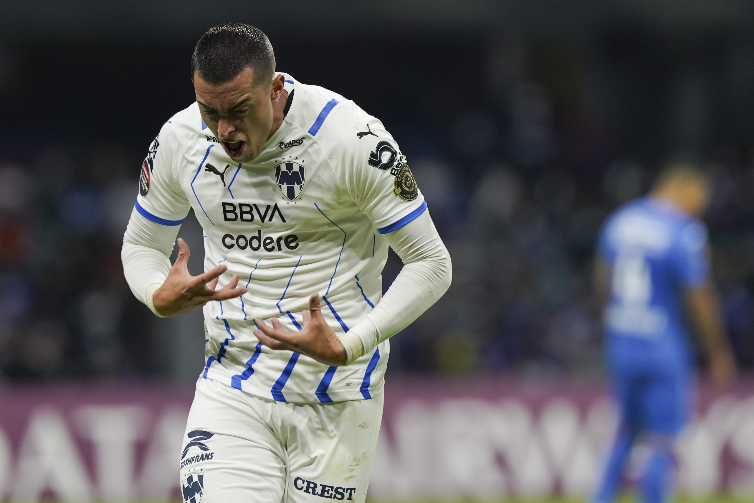 Rogelio Funes Mori, del Monterrey de México, festeja el cuarto gol de su club ante Cruz Azul, en la semifinal de la Liga de Campeones de la CONCACAF, realizada el jueves 16 de septiembre en el Estadio Azteca (AP)