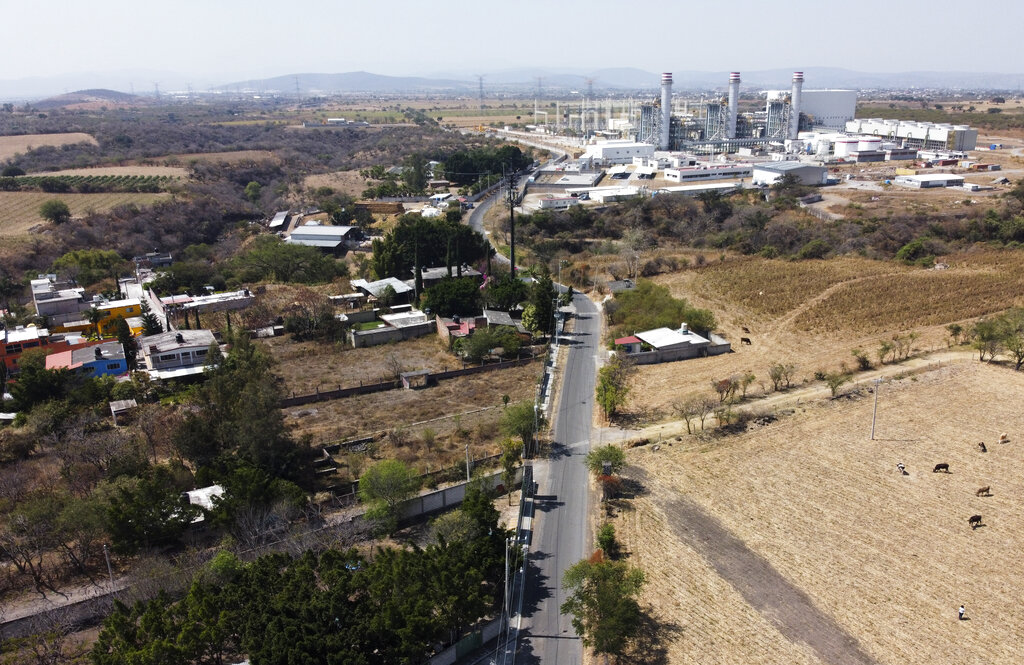 En esta imagen del 22 de febrero de 2020 se ve una planta de generación eléctrica cerca de Huexca, en el estado de Morelos, México. (AP)