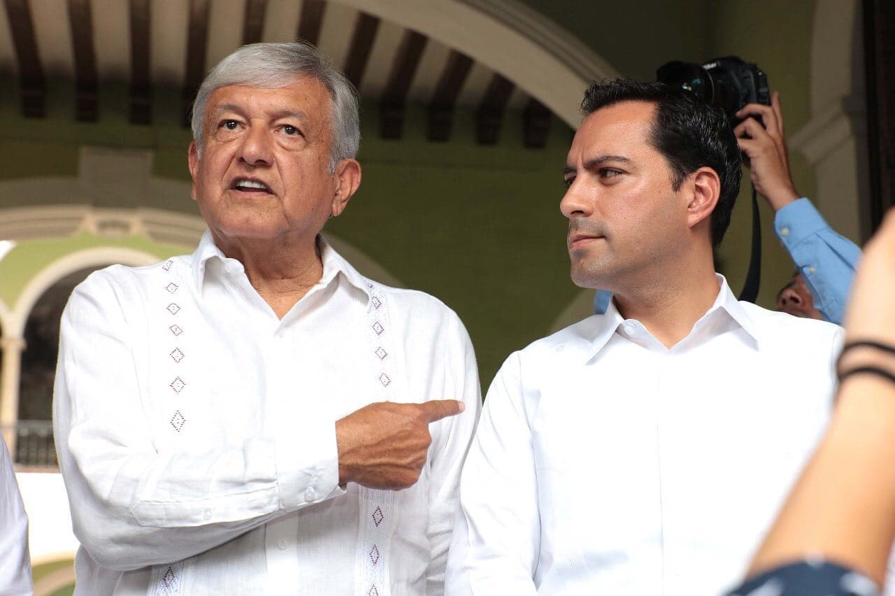 Mauricio Villa, gobernador de Yucatán, y el presidente López Obrador. (Cuartoscuro)