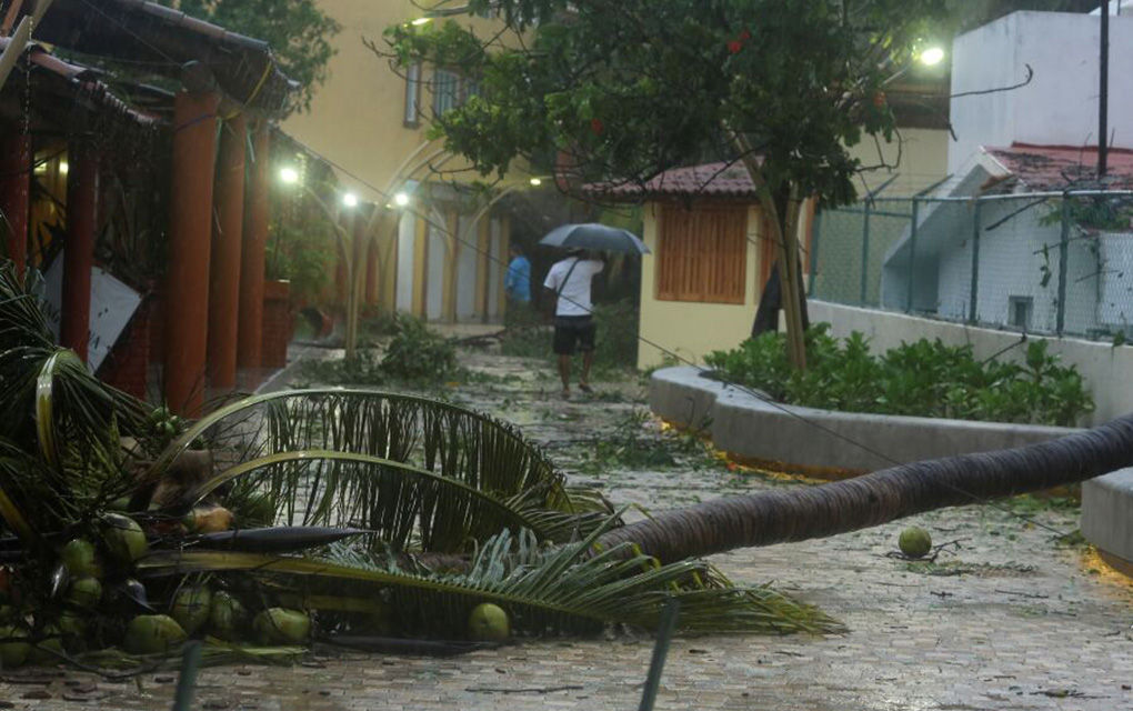 ‘Rick’ se degrada a tormenta tropical y avanza por Michoacán