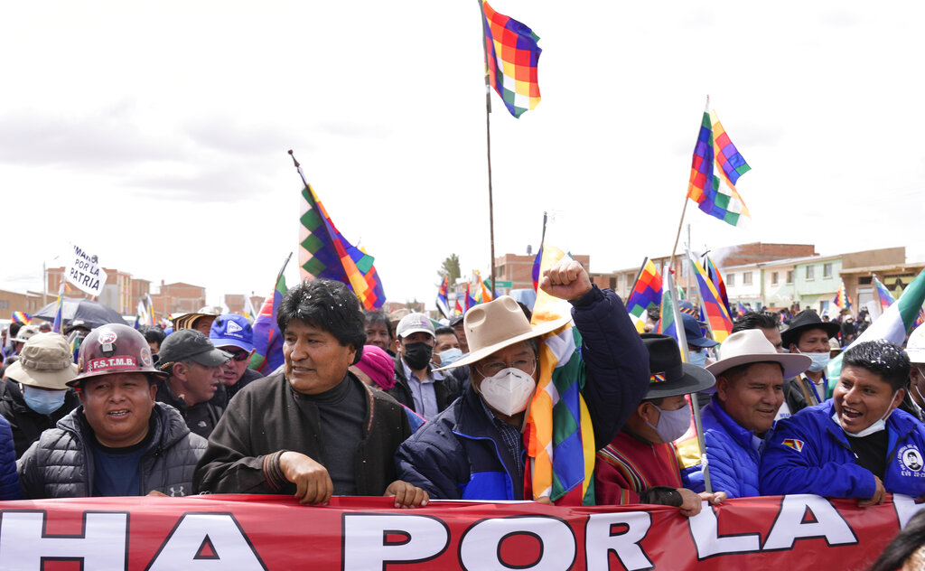Marcha por la Patria en Caracollo, Bolivia, el martes 23 de noviembre de 2021. (AP)