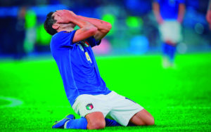 Italia se va al repechaje tras perder con Irlanda del Norte