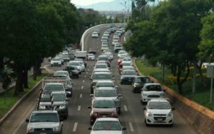 Realizan 473 mil automovilistas pago de las nuevas placas en Querétaro