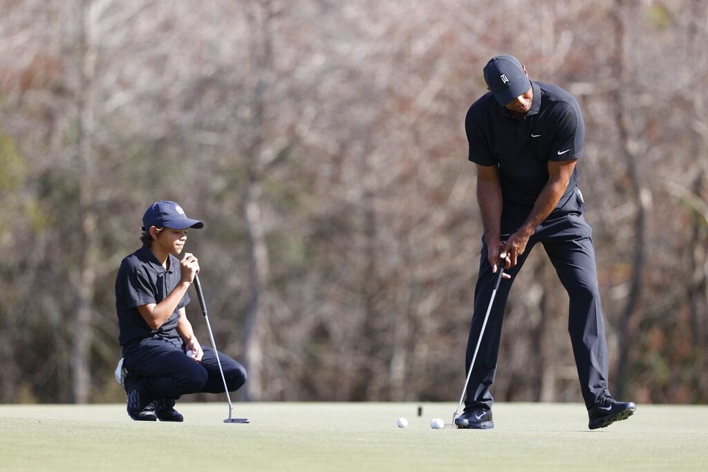 Tiger Woods vuelve a un torneo profesional de golf. (AP)