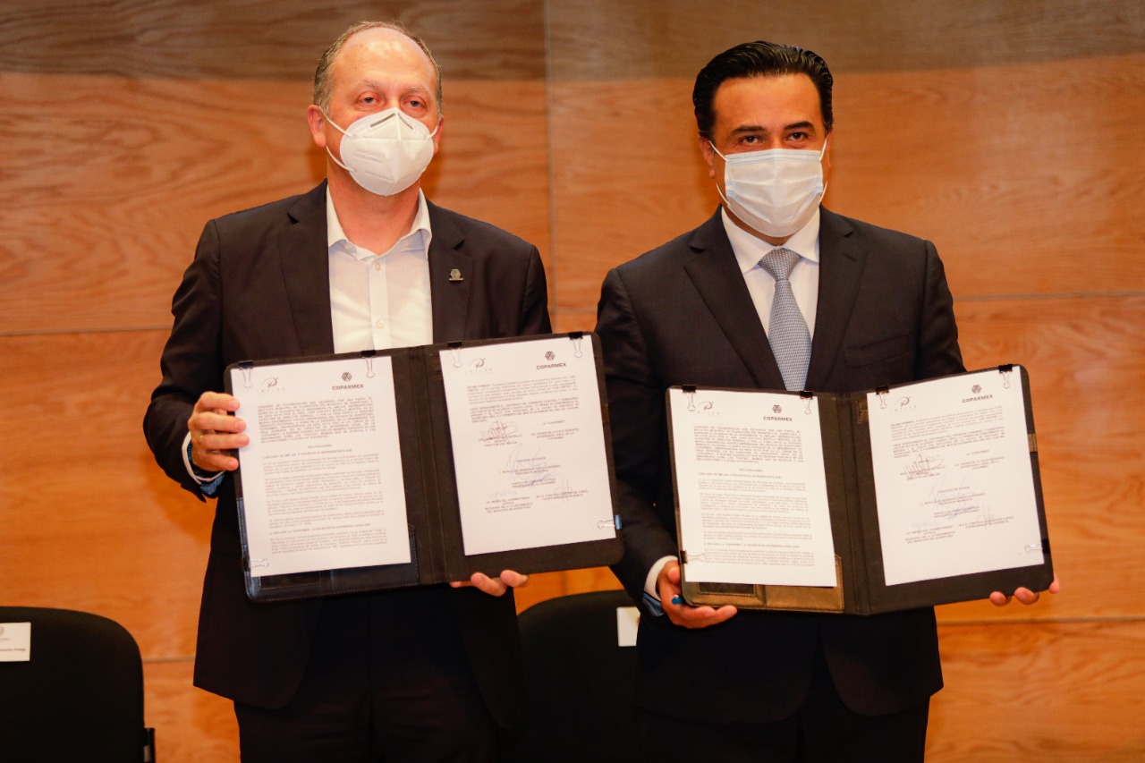 El titular de la Coparmex y el alcalde de Querétaro firmaron acuerdo. (Especial)