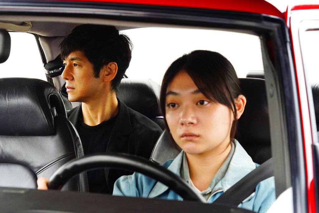 En esta imagen difundida por Janus Films y Sideshow, Hidetoshi Nishijima, a la izquierda, y Toko Miura en una escena de Drive My Car. (Janus Films y Sideshow vía AP)