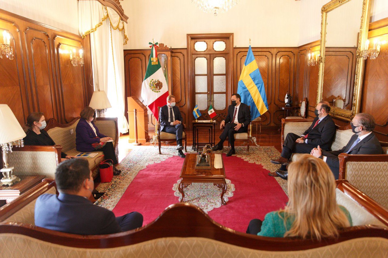 Mauricio Kuri, gobernador de Querétaro, recibió al embajador de Suecia en México, Gunnar Aldén. (Especial)