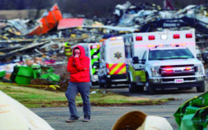 Tornado deja decenas de muertos en EEUU