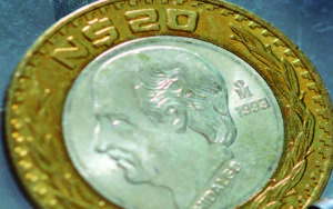 Antiguas monedas de veinte pesos se venden hasta en 20 mil pesos