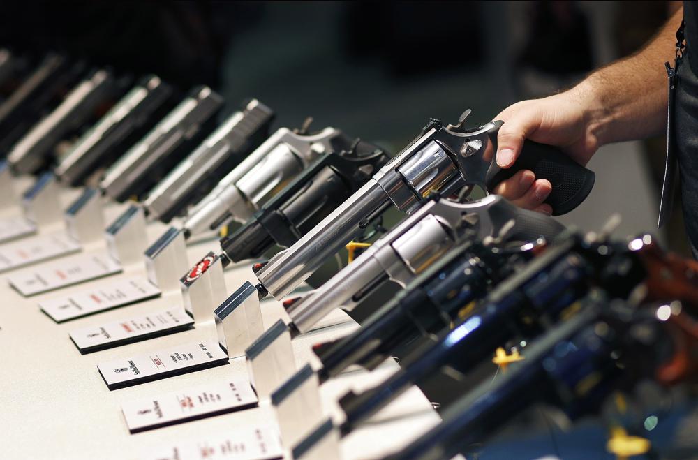 Hay nueve empresas fabricantes de armas demandadas. (AP)