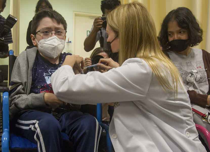 En México, sólo se han vacunado contra COVID a menores de entre 12 a 17 años con males crónicos. / Foto: Cuartoscuro