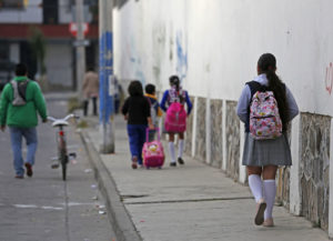 Se han reportado cuotas escolares de hasta 2 mil pesos en Querétaro