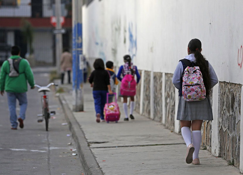 Se han reportado cuotas escolares de hasta 2 mil pesos en Querétaro / Foto: Especial