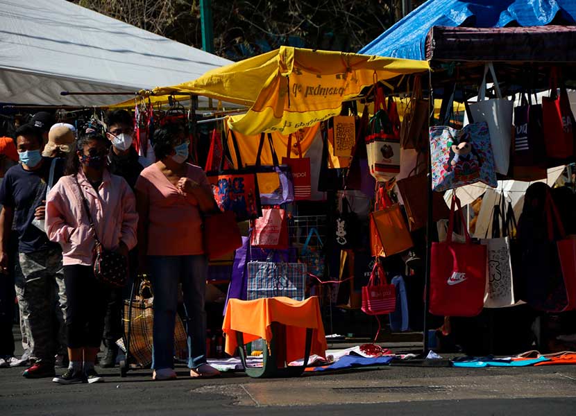 Municipio de Querétaro busca regularizar a comerciantes de La Cruz. Foto: Curtoscuro