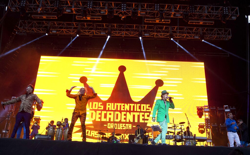La banda argentina Los Auténticos Decadentes durante su concierto en el Festival Vive Latino el 15 de marzo de 2013. (AP)
AUTENTICOS DECADENTES-LUPE ESPARZA