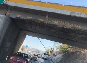 Daños en el puente ferrioviario de Bernardo Quintana