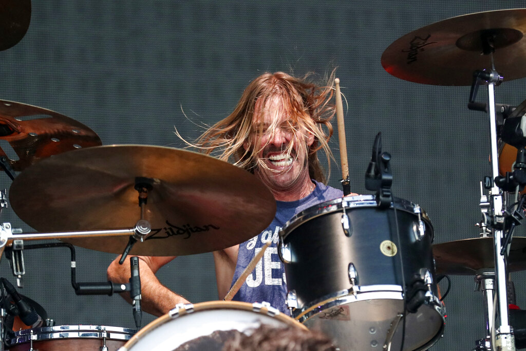 En esta imagen de archivo, Taylor Hawkins, baterista de Foo Fighters, actúa en el Pilgrimage Music and Cultural Festival, en The Park at Harlinsdale el 22 de septiembre de 2019, en Franklin, Tennessee. (AP)