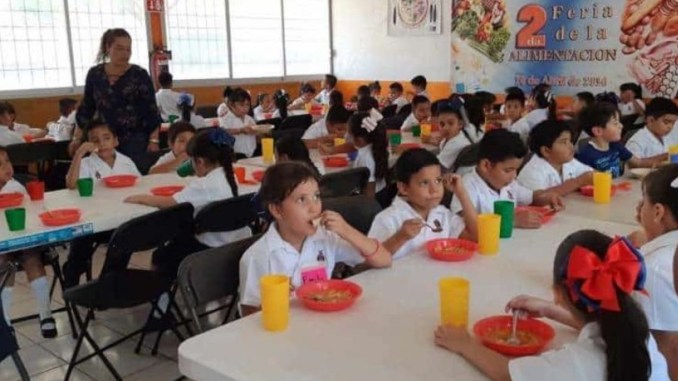 Marcos Aguilar, vocero del PAN, añadió que la decisión del Ejecutivo federal asegura la deserción escolar en la mayor parte del país. (Cuartoscuro)