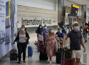 Gran Bretaña retira restricciones por COVID para viajeros