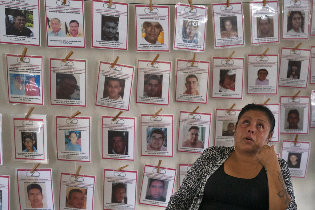 María rosario Nava durante una entrevista en las oficinas de la Red Milynali, un colectivo de familias que asisten en la búsqueda de familiares desaparecidos, el miércoles 2 de febrero de 2022, en Ciudad Mante, México. (AP)