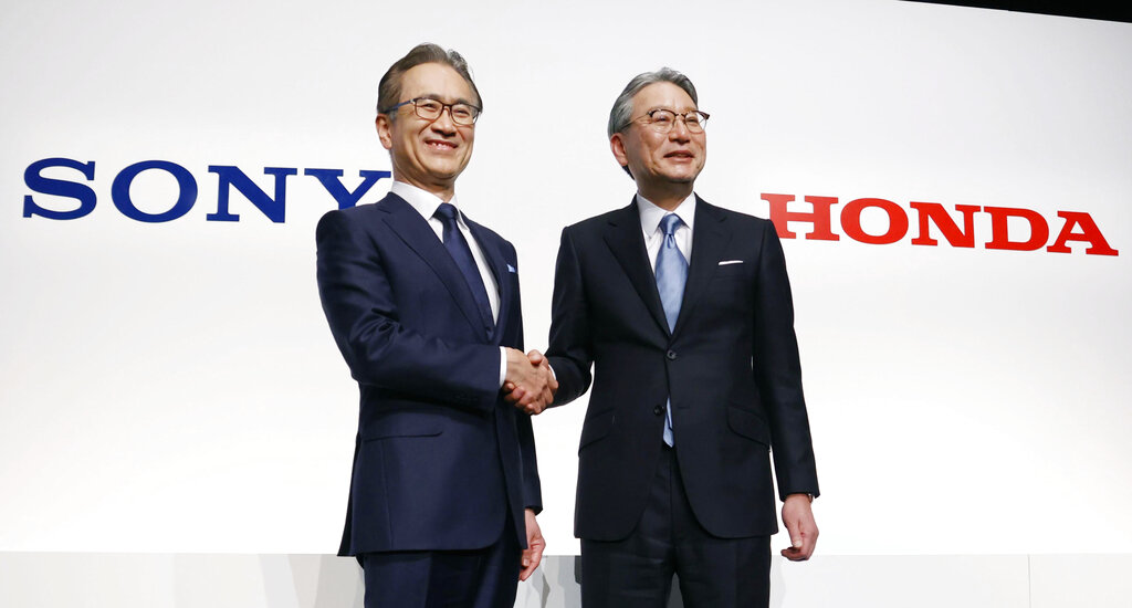 Sony Group Corp. y Honda Motor Co. acordaron crear una empresa conjunta para empezar a vender un vehículo eléctrico en 2025. (AP)