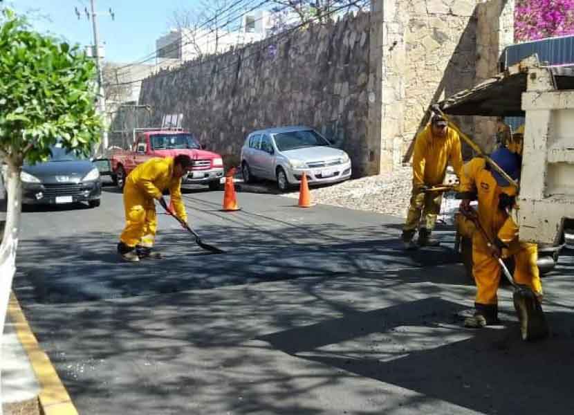 La Secretaría de obras públicas en el municipio de Querétaro realiza obras de bacheo y repavimentación. / Foto: Querétaro