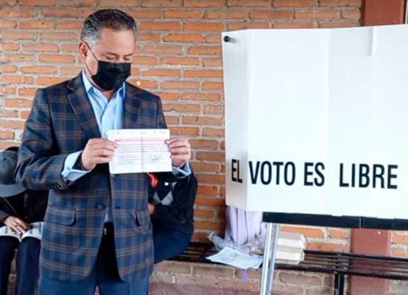Santiago Nieto participó en el ejercicio de la revocación de mandato en el municipio de San Juan del Río. Foto: Especial