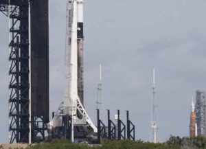 Cohete de SpaceX lleva civiles a la Estación Espacial