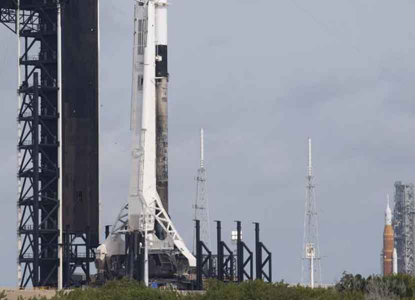 Cohete de SpaceX lleva civiles a la Estación Espacial