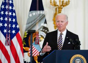 Biden pide prohibir los rifles de asalto en Estados Unidos