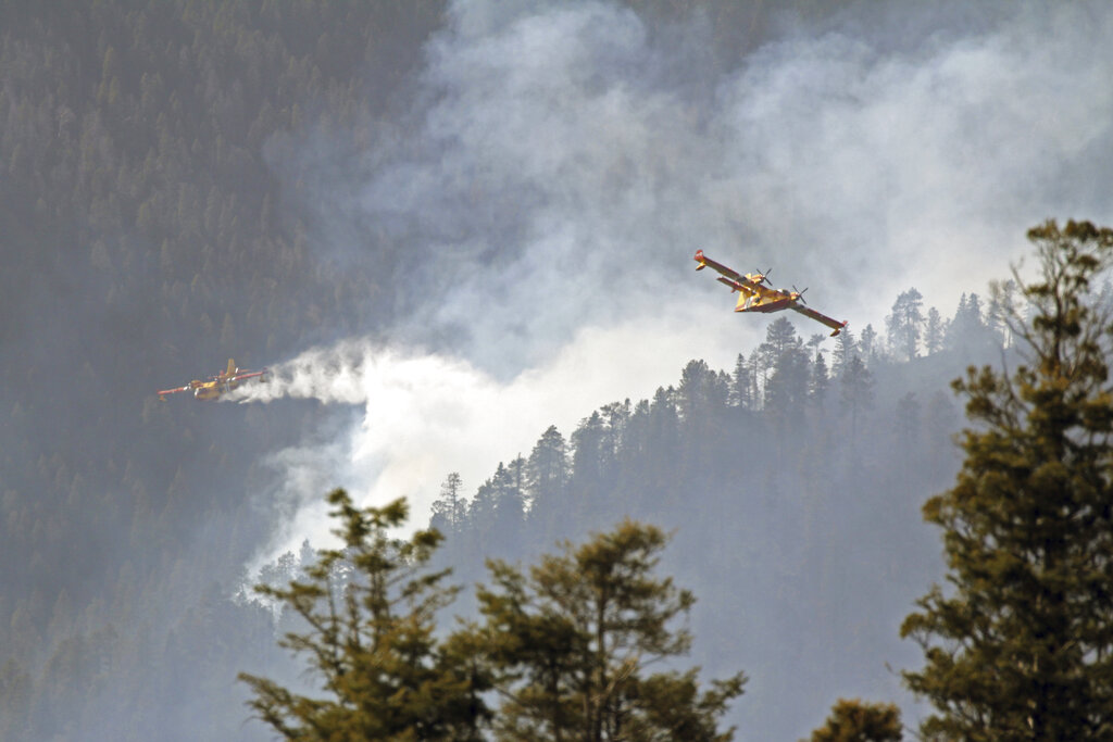 Las llamas han destruido al menos 166 hogares en un condado rural en el noreste de Nuevo México. (AP)