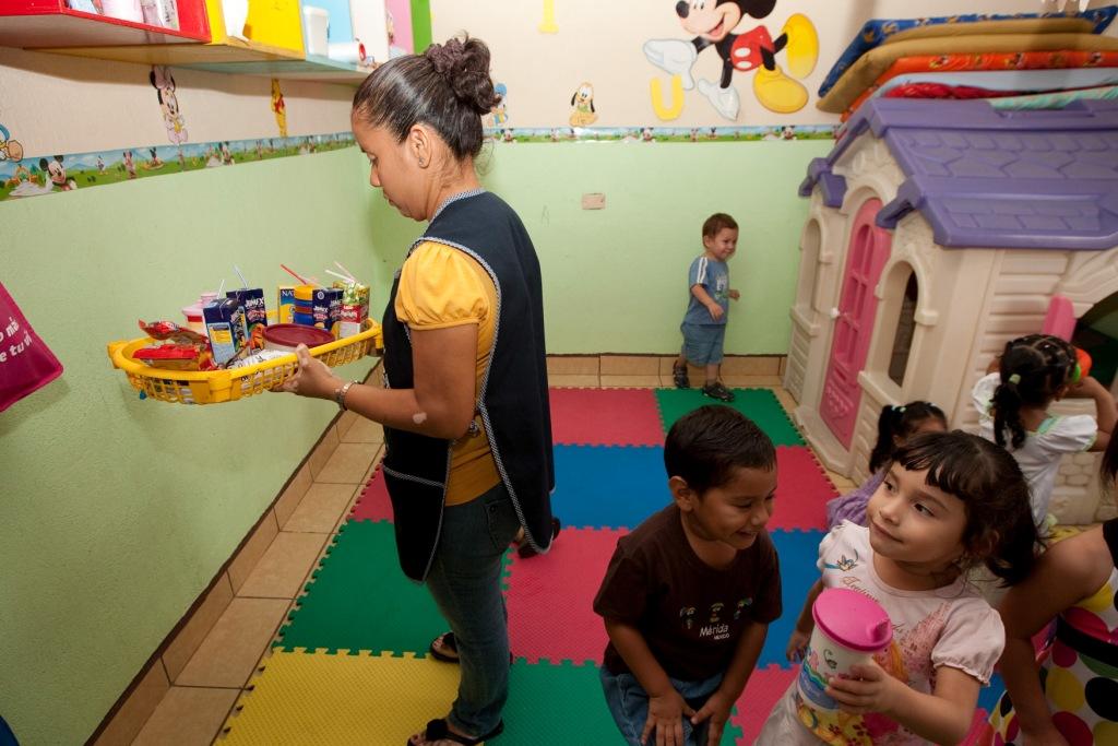Anuncia gobierno del Estado inversión de 80 millones de pesos en programas sociales. Fortalecen las estancias infantiles. (AP)