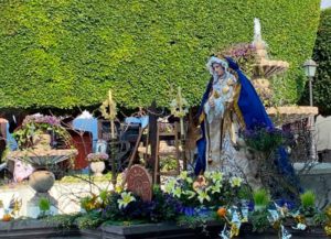 Instalan altar de la Virgen de Dolores en Querétaro
