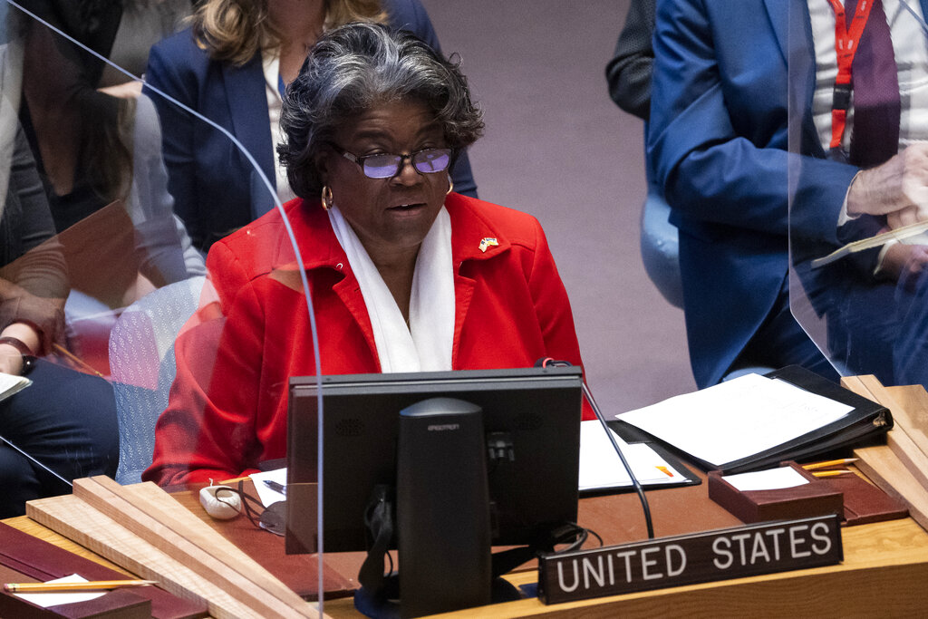 Linda Thomas-Greenfield, representante permanente de Estados Unidos ante Naciones Unidas, habla durante una reunión del Consejo de Seguridad de la ONU, el martes 5 de abril de 2022, en la sede de las Naciones Unidas, en Nueva York. (AP)