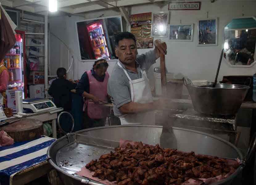 Los mexicanos prefieren alimentos provenientes del cerdo, como las carnitas. / Foto: Cuartoscuro