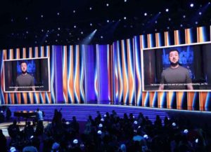 Presidente de Ucrania aparece en los Grammy para dar mensaje