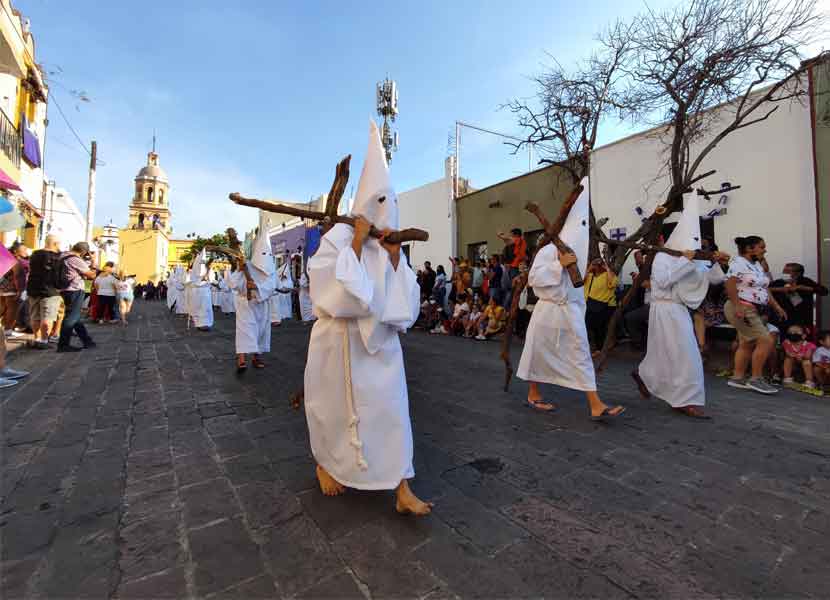 Se llevó a cabo la Procesión del Silencio en el centro histórico de Querétaro. / Foto: Isai López
