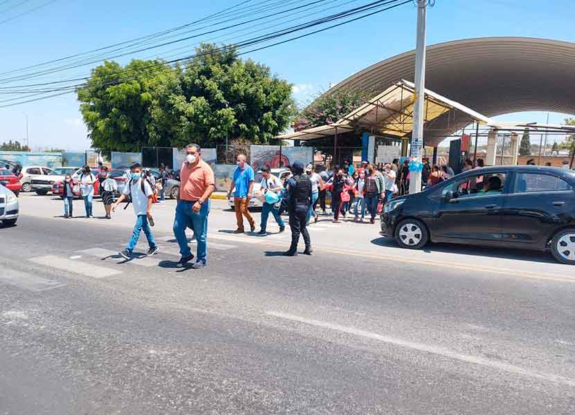 Los operativos de seguridad en las escuelas de San Juan del Río se mantendrán de forma permanente. Foto: Especial