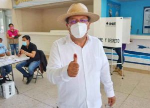 Vota el Senador Gilberto Herrera en casilla especial en Cadereyta