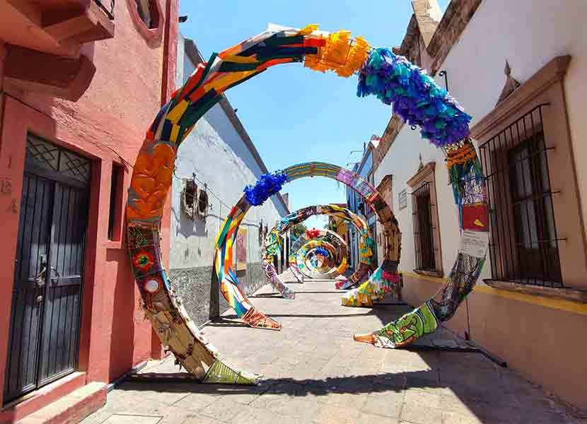 Visita la 'escultura viva' en el Centro Histórico de Querétaro. / Foto: Isai López