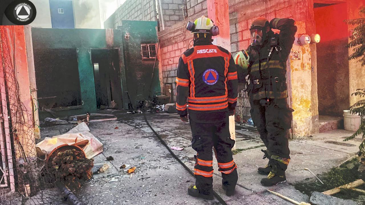 El incendio fue provocado por la explosión de un tanque de gas L.P. en el fraccionamiento de la calle León. (Especial)