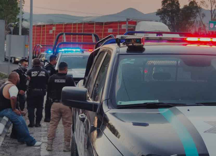 Elementos de la Policía Estatal de Querétaro y de la Policía municipal de El Marqués acudieron al lugar, quienes acordonaron la zona. / Foto: Especial