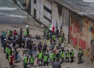 EUA advierte de oleada migrante sin precedentes en frontera con México