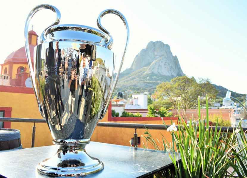 Una réplica de la copa “La Orejona”, de la Champions League estuvo expuesta en el Hotel Casa Mateo, del pueblo mágico de Bernal. / Foto: Especial