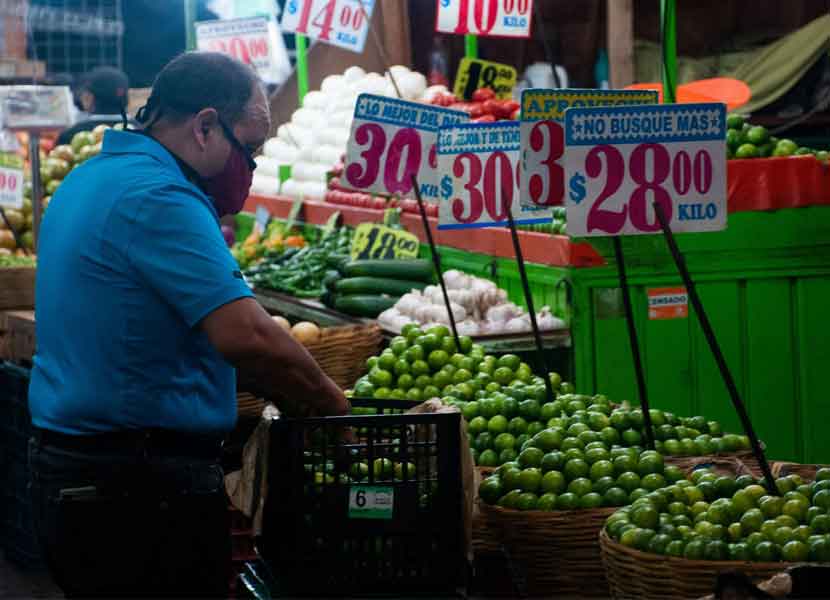 La inflación se mantiene hasta en un 17.8 por ciento en los productos de la canasta básica. / Foto: Cuartoscuro