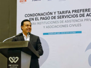 Luis Nava acude a evento altruista sobre tarifa preferencial en el pago de agua