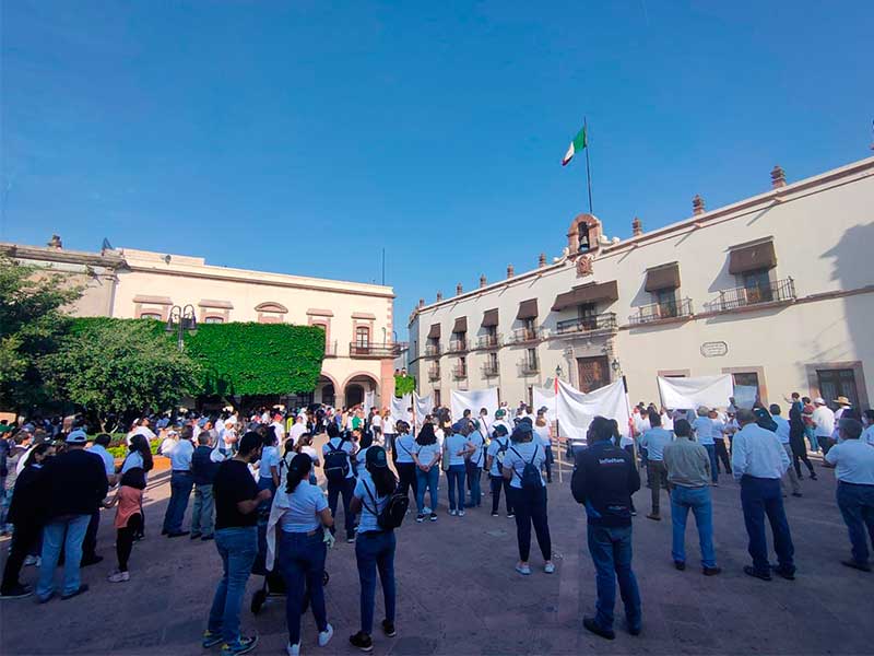 Marchan organizaciones sociales en Día del trabajo en Querétaro / Foto: Estrella Álvarez 